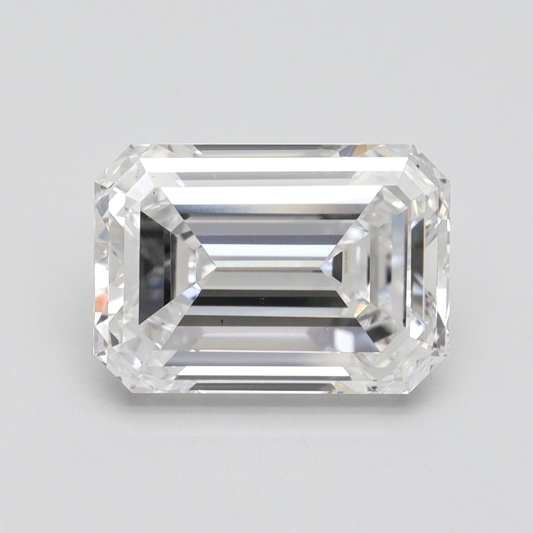 Loose Diamond - EMERALD 4.44ct E VS2: Loose Diamond - EMERALD 4.44ct E VS2 Source: This is a real non-mined Diamond that has been grown in a lab Shape: EMERALD Carats: 4.44 Color: E Clarity: VS2 Certification: IGI Video: