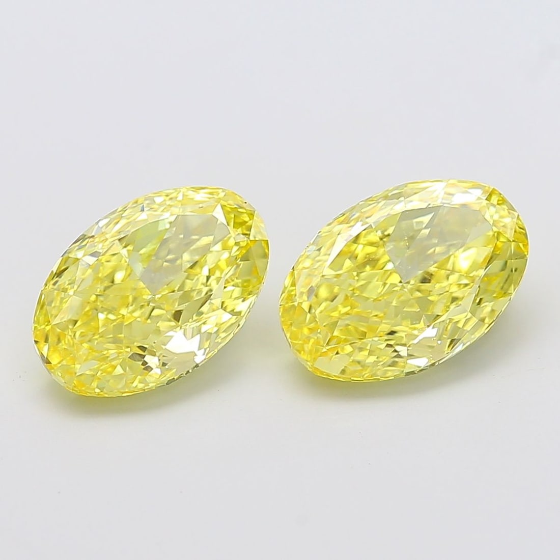 Loose Diamond - OVAL 3.54ct Fancy Intense Yellow VS2: Loose Diamond - OVAL 3.54ct Fancy Intense Yellow VS2 Source: This is a real non-mined Diamond that has been grown in a lab Shape: OVAL Carats: 3.54 Color: Fancy Intense Yellow Certification: IGI Video