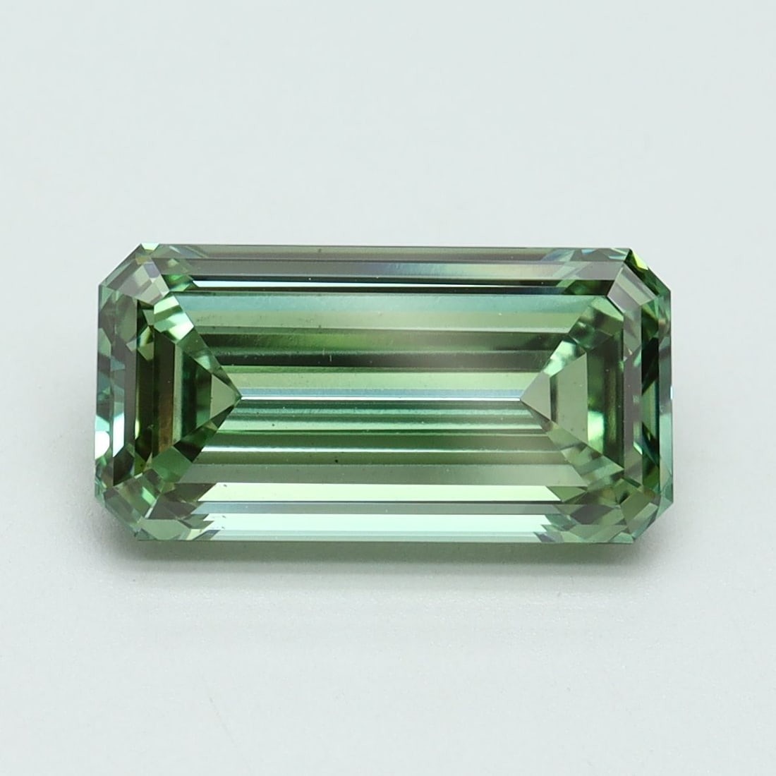 Loose Diamond - EMERALD 3.04ct Fancy Vivid Green VS1: Loose Diamond - EMERALD 3.04ct Fancy Vivid Green VS1 Source: This is a real non-mined Diamond that has been grown in a lab Shape: EMERALD Carats: 3.04 Color: Fancy Vivid Green Certification: IGI Video