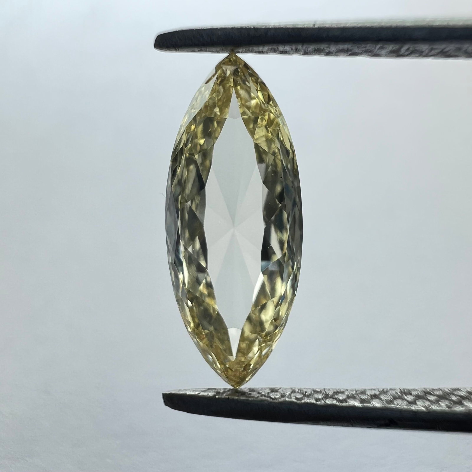 Loose Diamond - MARQUISE 1.12ct Yellow VVS2: Loose Diamond - MARQUISE 1.12ct Yellow VVS2 Source: This is a real non-mined Diamond that has been grown in a lab Shape: MARQUISE Carats: 1.12 Color: Yellow Certification: NONE Additional images avail
