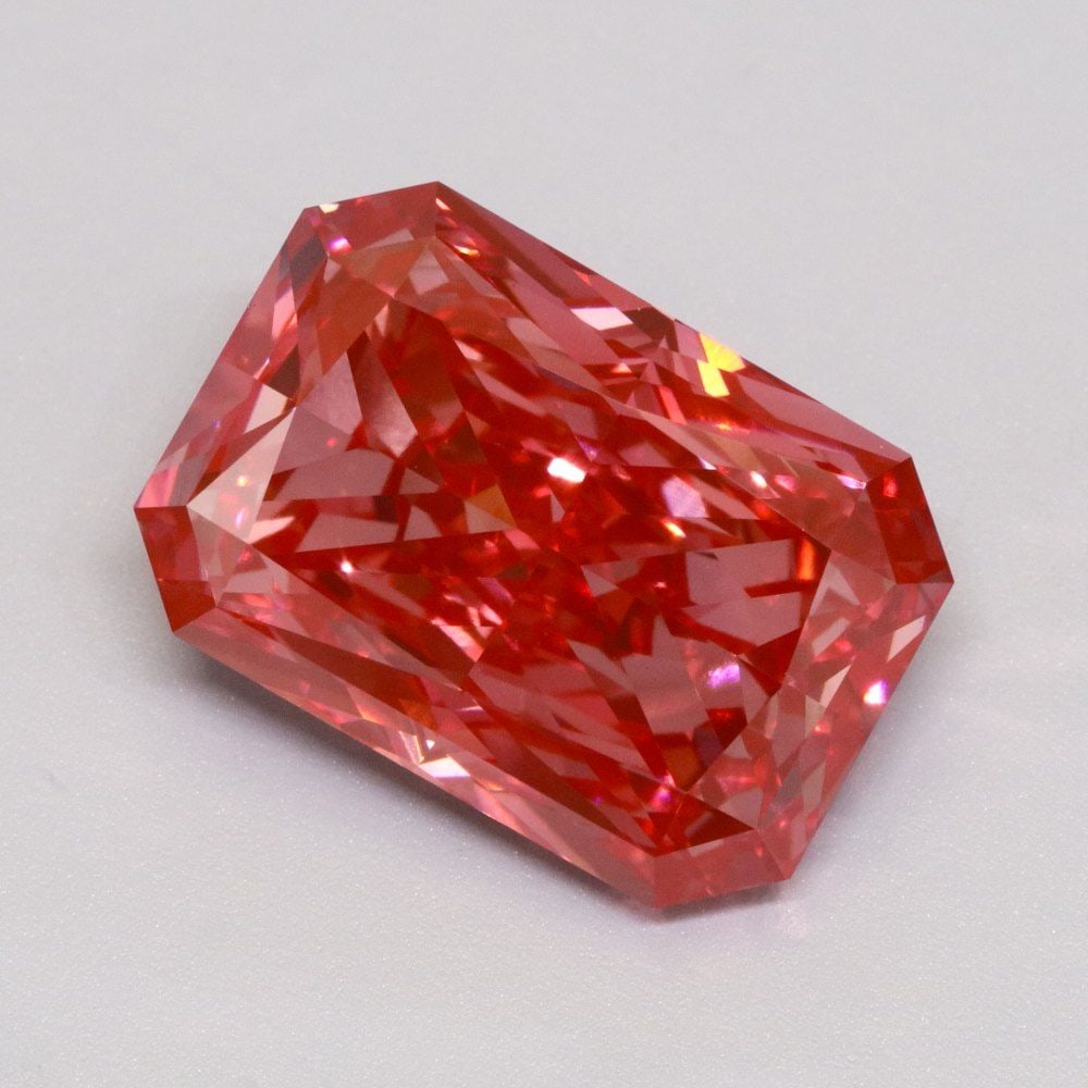 Loose Diamond - RADIANT 8.05ct Fancy Vivid Pink VS1: Loose Diamond - RADIANT 8.05ct Fancy Vivid Pink VS1 Source: This is a real non-mined Diamond that has been grown in a lab Shape: RADIANT Carats: 8.05 Color: Fancy Vivid Pink Certification: IGI Video: