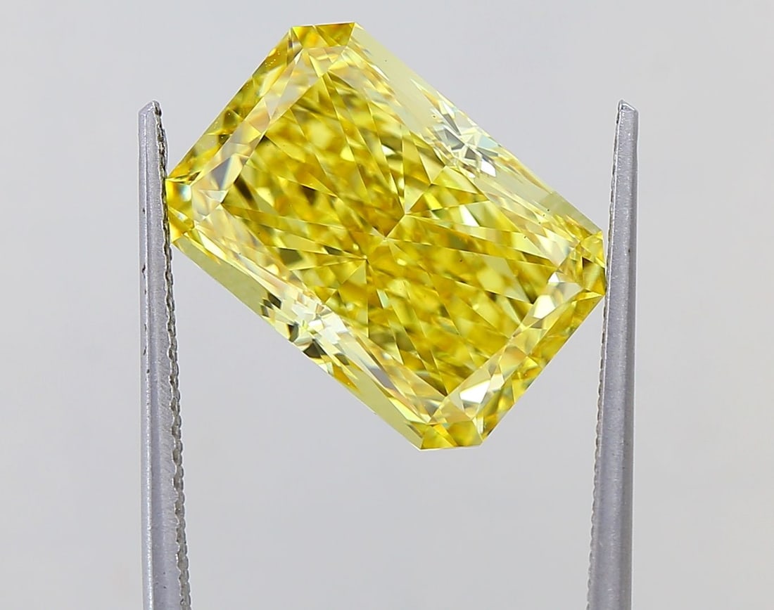 Loose Diamond - RADIANT 7.03ct Fancy Vivid Yellow VS1: Loose Diamond - RADIANT 7.03ct Fancy Vivid Yellow VS1 Source: This is a real non-mined Diamond that has been grown in a lab Shape: RADIANT Carats: 7.03 Color: Fancy Vivid Yellow Certification: IGI Vid
