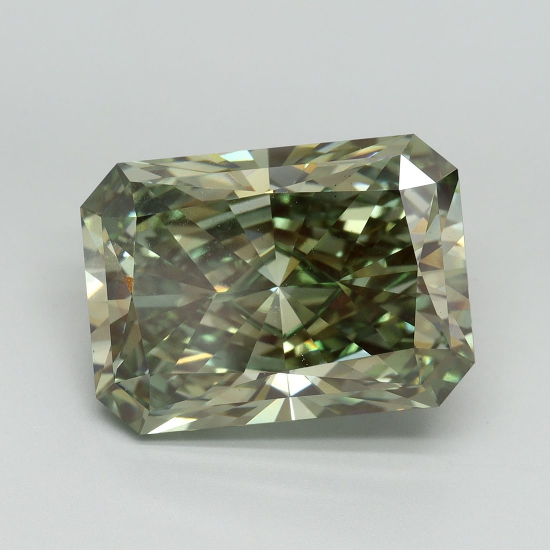 Loose Diamond - RADIANT 10.6ct Fancy Vivid Green VS1: Loose Diamond - RADIANT 10.6ct Fancy Vivid Green VS1 Source: This is a real non-mined Diamond that has been grown in a lab Shape: RADIANT Carats: 10.6 Color: Fancy Vivid Green Certification: IGI Video