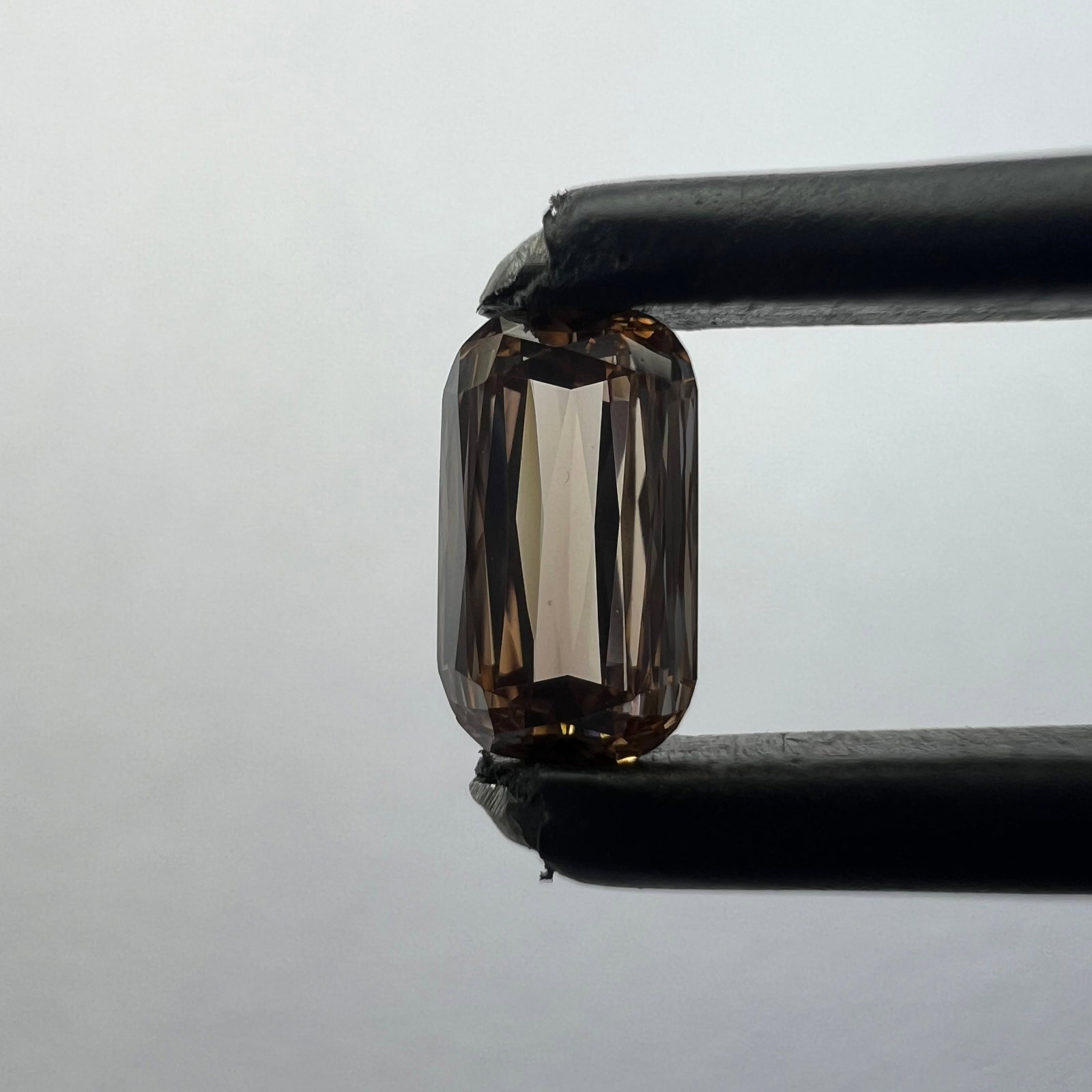 Loose Diamond - CUSHION BRILLIANT 0.24ct Brown VS1: Loose Diamond - CUSHION BRILLIANT 0.24ct Brown VS1 Source: This is a real non-mined Diamond that has been grown in a lab Shape: CUSHION BRILLIANT Carats: 0.24 Color: Brown Certification: NONE Addition