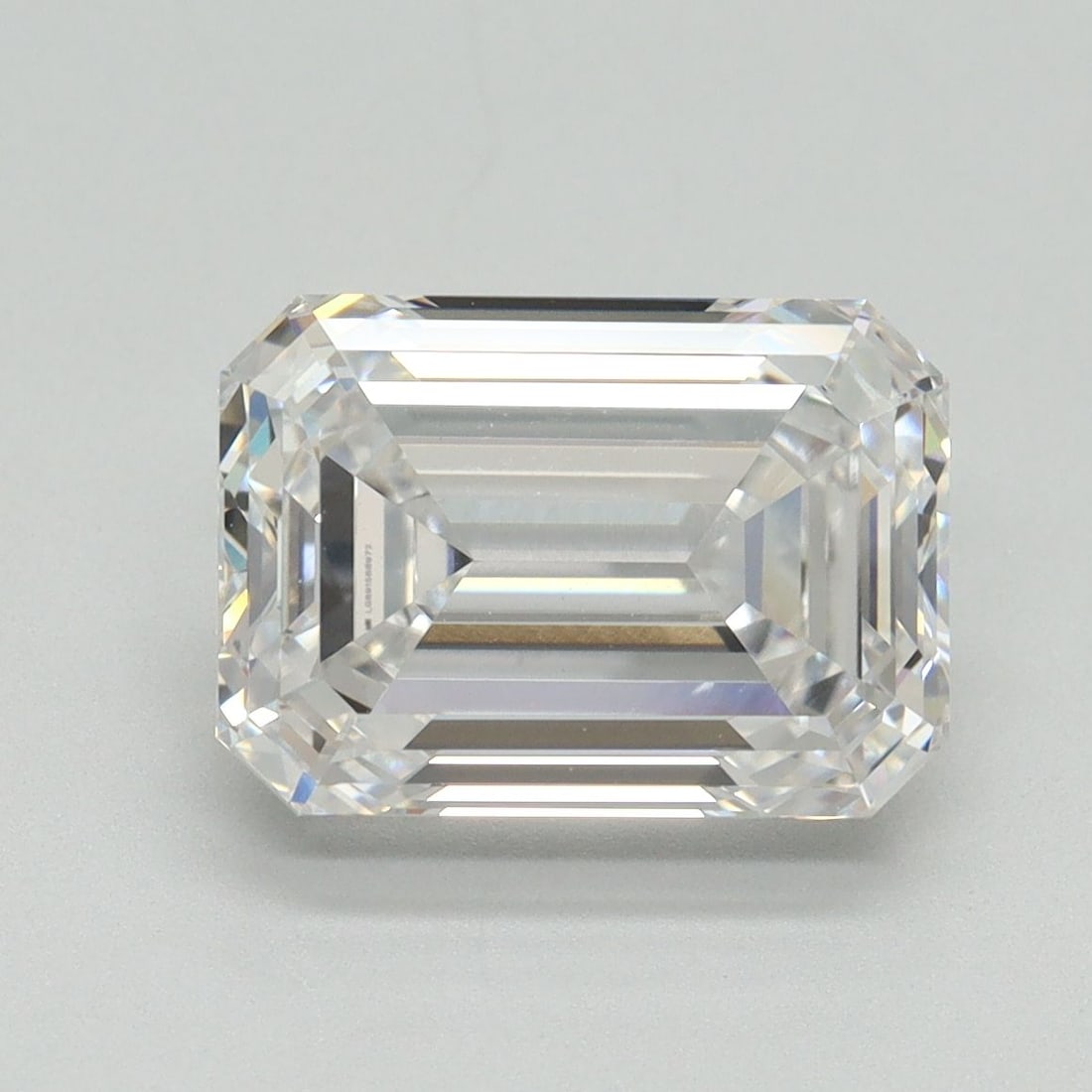 Loose Diamond - EMERALD 4.03ct D VS1: Loose Diamond - EMERALD 4.03ct D VS1 Source: This is a real non-mined Diamond that has been grown in a lab Shape: EMERALD Carats: 4.03 Color: D Clarity: VS1 Certification: IGI Video: