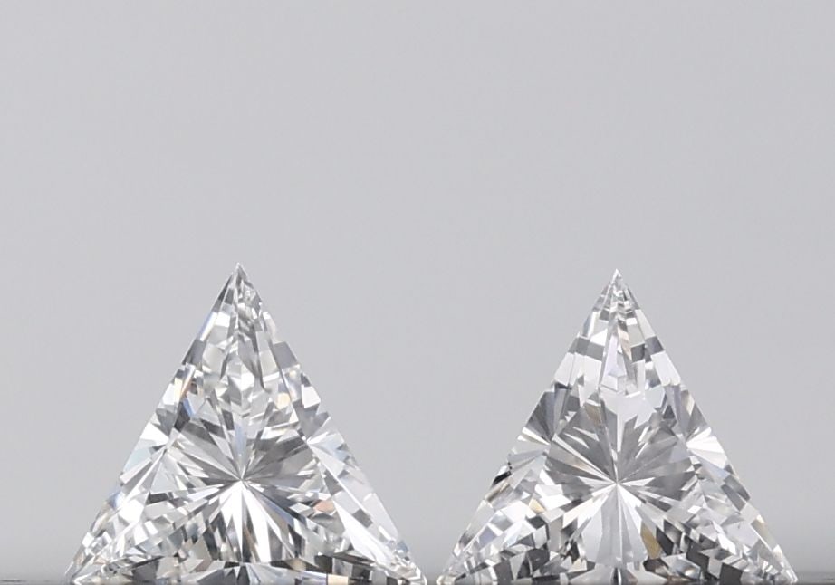Loose Diamond - TRIANGULAR 0.47ct F VS1: Loose Diamond - TRIANGULAR 0.47ct F VS1 Source: This is a real non-mined Diamond that has been grown in a lab Shape: TRIANGULAR Carats: 0.47 Color: F Clarity: VS1 Certification: NONE Video: