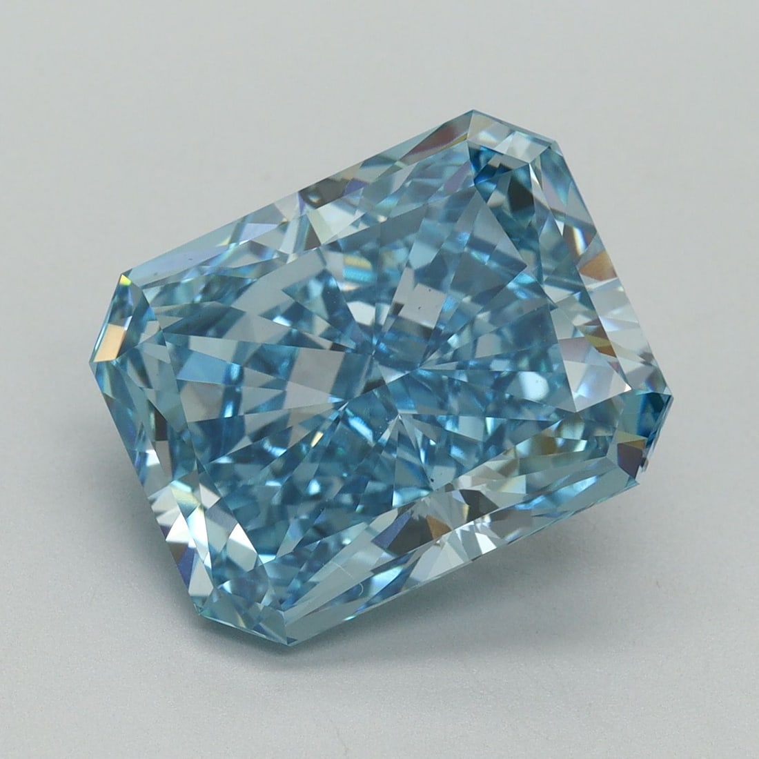 Loose Diamond - RADIANT 7.51ct Fancy Vivid Blue VS1: Loose Diamond - RADIANT 7.51ct Fancy Vivid Blue VS1 Source: This is a real non-mined Diamond that has been grown in a lab Shape: RADIANT Carats: 7.51 Color: Fancy Vivid Blue Certification: IGI Video:
