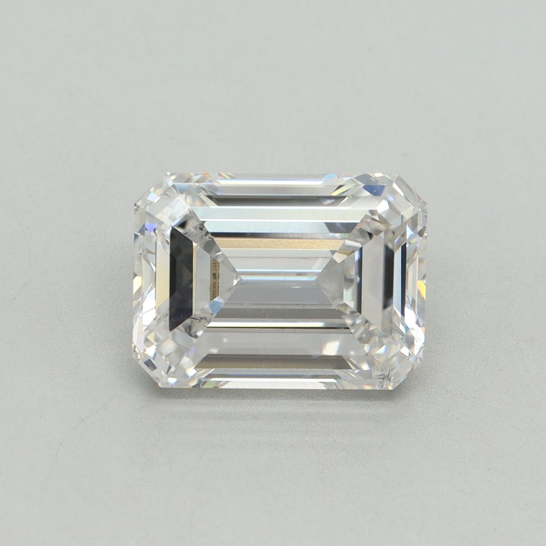 Loose Diamond - EMERALD 4.04ct F SI1: Loose Diamond - EMERALD 4.04ct F SI1 Source: This is a real non-mined Diamond that has been grown in a lab Shape: EMERALD Carats: 4.04 Color: F Clarity: SI1 Certification: IGI Video: