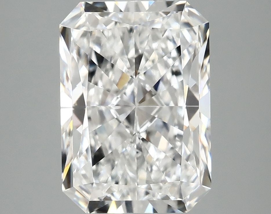 Loose Diamond - RADIANT 3.88ct D VS1: Loose Diamond - RADIANT 3.88ct D VS1 Source: This is a real non-mined Diamond that has been grown in a lab Shape: RADIANT Carats: 3.88 Color: D Clarity: VS1 Certification: IGI Video: