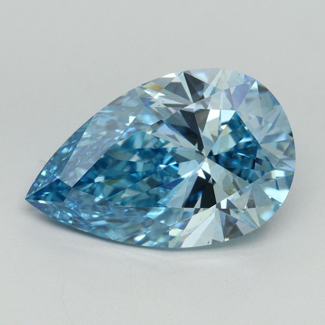 Loose Diamond - PEAR 5.53ct Fancy Vivid Blue VS2: Loose Diamond - PEAR 5.53ct Fancy Vivid Blue VS2 Source: This is a real non-mined Diamond that has been grown in a lab Shape: PEAR Carats: 5.53 Color: Fancy Vivid Blue Certification: IGI Video: