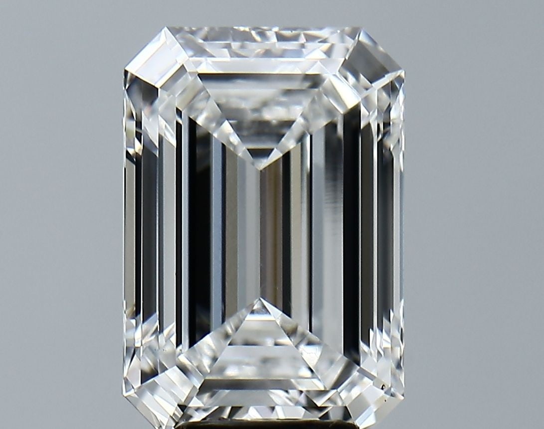 Loose Diamond - EMERALD 5.24ct E VVS2: Loose Diamond - EMERALD 5.24ct E VVS2 Source: This is a real non-mined Diamond that has been grown in a lab Shape: EMERALD Carats: 5.24 Color: E Clarity: VVS2 Certification: IGI Video: