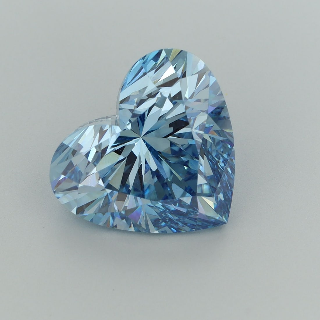 Loose Diamond - HEART 7.47ct Fancy Vivid Blue VVS2: Loose Diamond - HEART 7.47ct Fancy Vivid Blue VVS2 Source: This is a real non-mined Diamond that has been grown in a lab Shape: HEART Carats: 7.47 Color: Fancy Vivid Blue Certification: IGI Video: