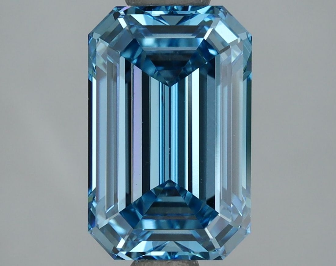 Loose Diamond - EMERALD 2.08ct Fancy Vivid Blue VVS2: Loose Diamond - EMERALD 2.08ct Fancy Vivid Blue VVS2 Source: This is a real non-mined Diamond that has been grown in a lab Shape: EMERALD Carats: 2.08 Color: Fancy Vivid Blue Certification: IGI Video: