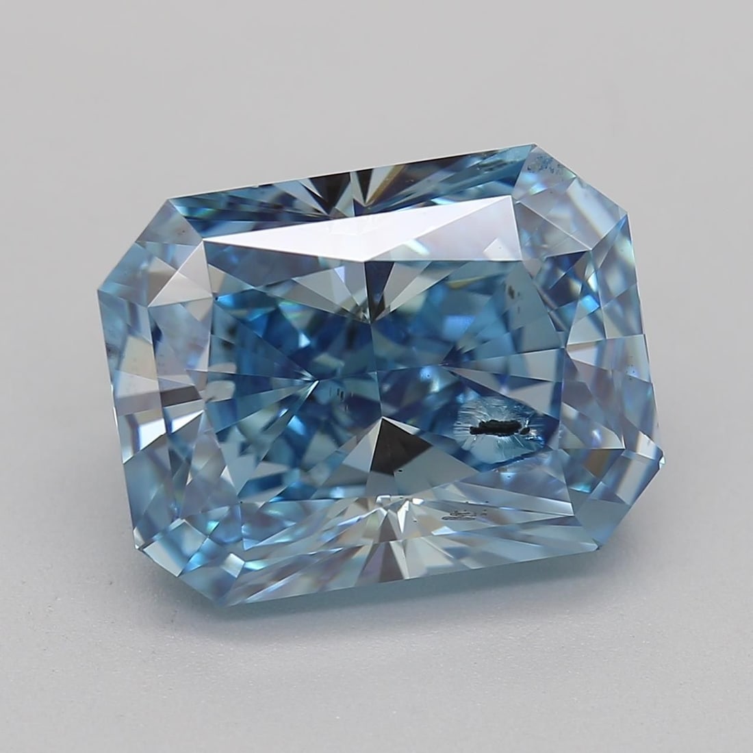 Loose Diamond - RADIANT 3.38ct Fancy Vivid Blue SI2: Loose Diamond - RADIANT 3.38ct Fancy Vivid Blue SI2 Source: This is a real non-mined Diamond that has been grown in a lab Shape: RADIANT Carats: 3.38 Color: Fancy Vivid Blue Certification: IGI Video: