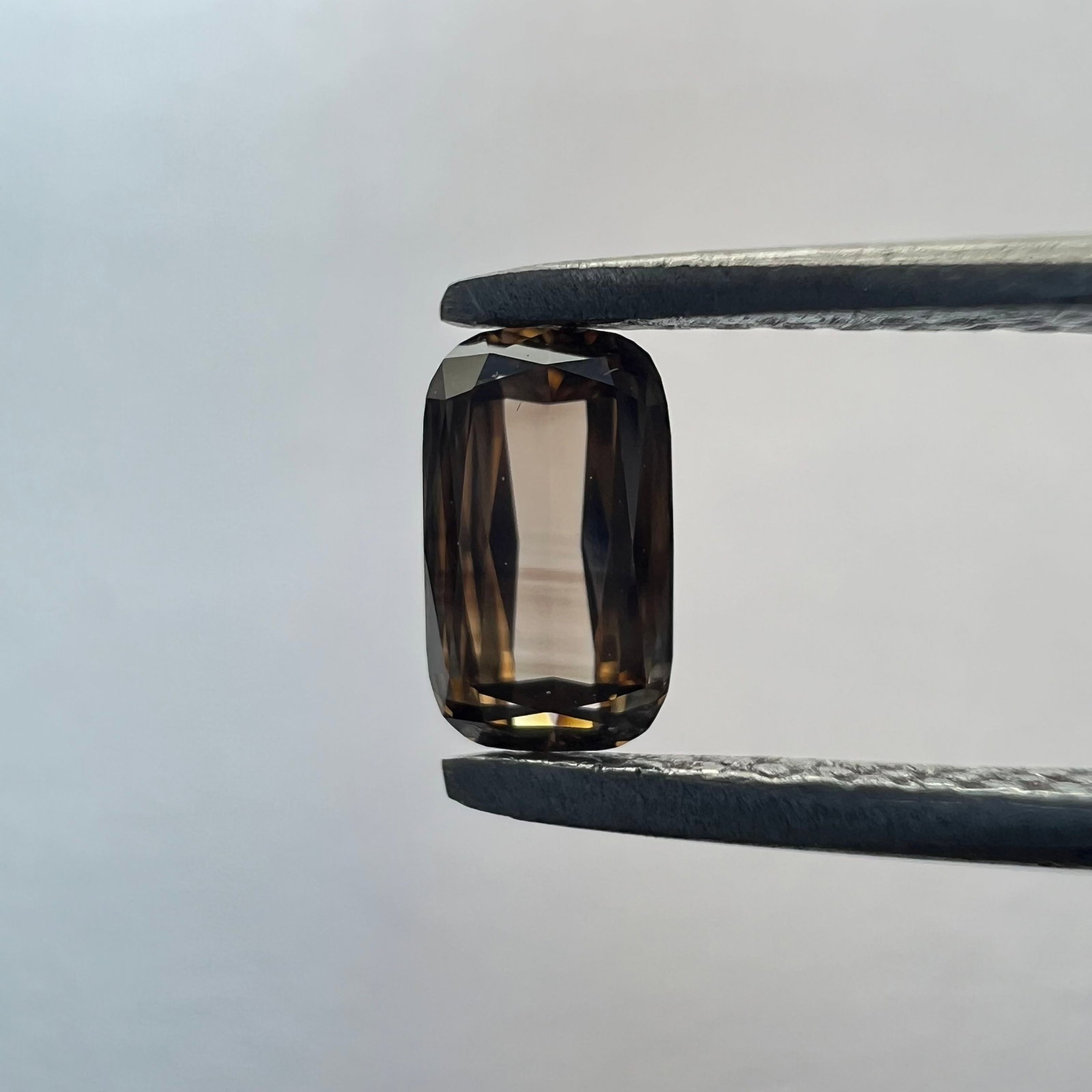 Loose Diamond - CUSHION BRILLIANT 0.37ct Brown VVS2: Loose Diamond - CUSHION BRILLIANT 0.37ct Brown VVS2 Source: This is a real non-mined Diamond that has been grown in a lab Shape: CUSHION BRILLIANT Carats: 0.37 Color: Brown Certification: NONE Additio