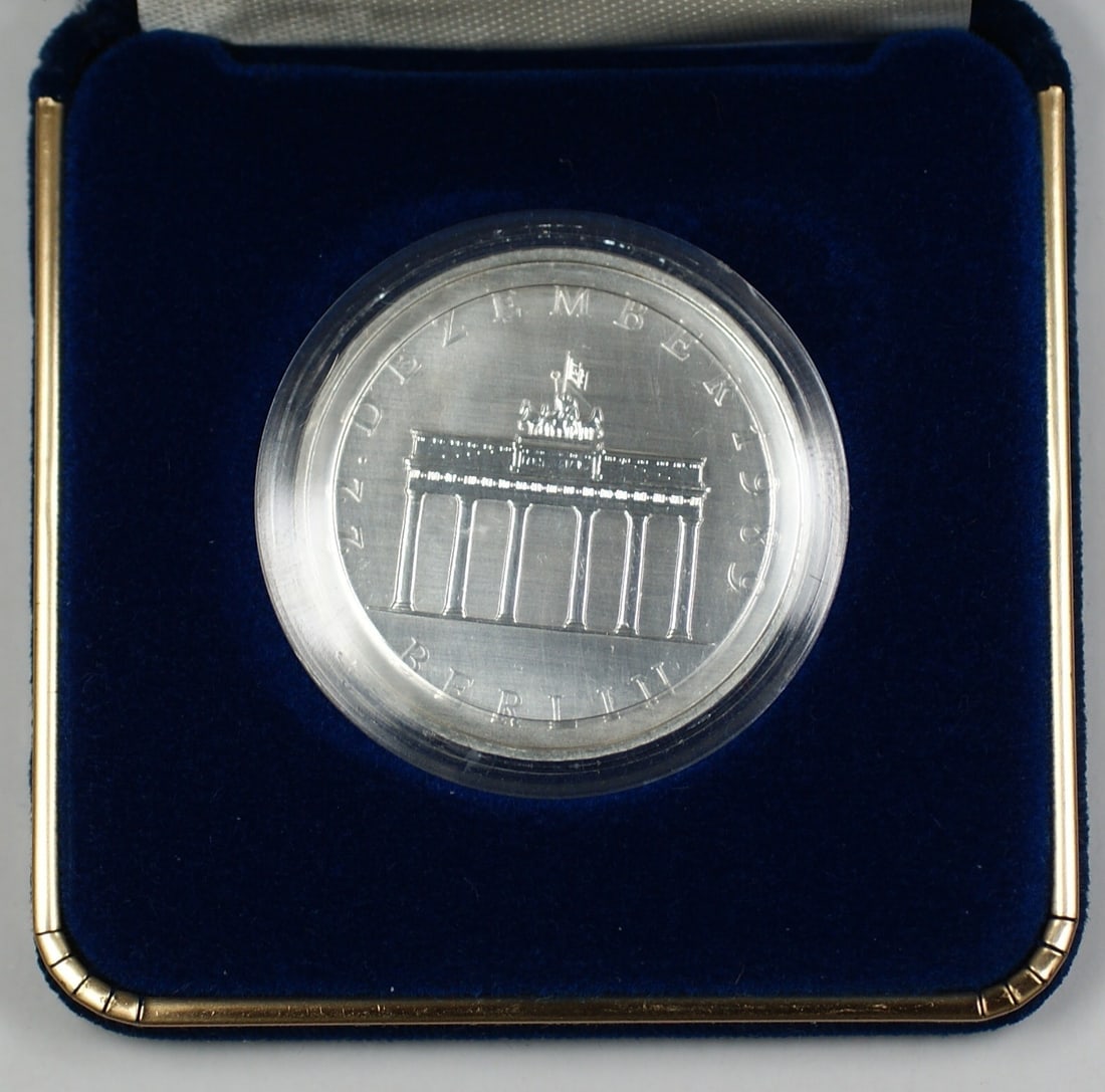 1990 East German 20 Mark Silver Coin Brandenburg Gate With Certificate: 1990 East German 20 Mark Silver Coin Brandenburg Gate With Certificate This 1990 East Germany 20 Mark silver coin commemorates the opening of the Brandenburg Gate. Struck from .999 fine silver, the co