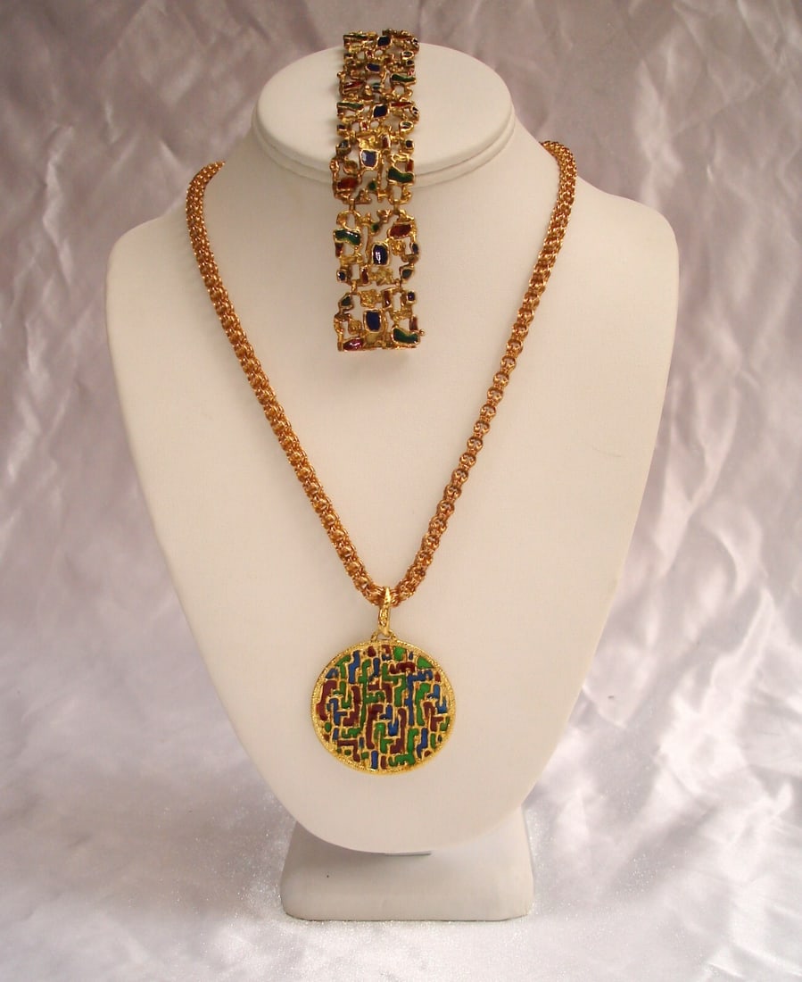 Antique French 1900's 18K Gold Plique a Jour Enamel Jewelry Set: Antique French 1900's 18K Gold Plique a Jour Enamel Jewelry Set This exquisite jewelry set features a stunning 1900's French necklace and bracelet crafted from 18K yellow gold with intricate plique a 