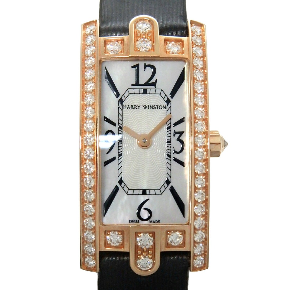 Harry Winston Avenue C Mini Ladies Wristwatch AVCQHM16RR017: Harry Winston Avenue C Mini Ladies Wristwatch AVCQHM16RR017 Pre-owned Harry Winston Avenue C Mini ladies' wristwatch, model AVCQHM16RR017, with a quartz movement. It features an 18K rose gold and leat