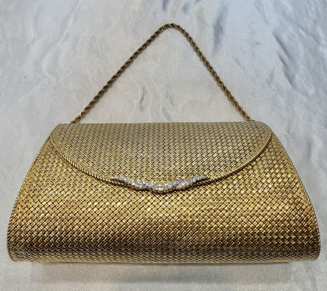 Van Cleef & Arpels 18K Gold Platinum Diamond Clutch Purse: Van Cleef & Arpels 18K Gold Platinum Diamond Clutch Purse Discover the elegance of the Van Cleef & Arpels 18K Gold Platinum Diamond Purse. This exquisite clutch, crafted from 18K yellow gold, features