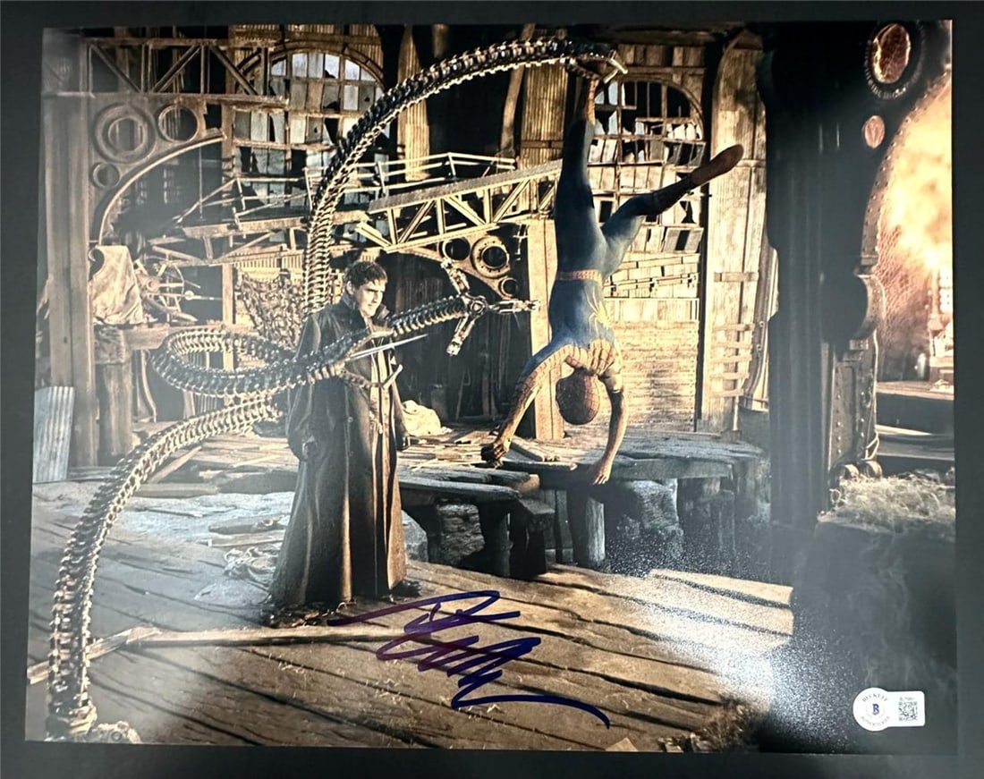 11x14 Spider-Man 2 Photo Signed by Alfred Molina Beckett Authenticated (1 of 3)