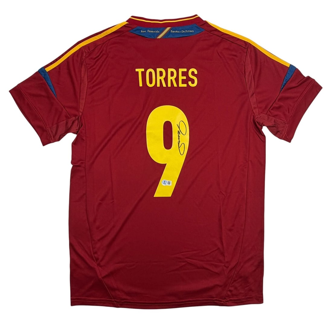 Fernando Torres Signed Spain Soccer Jersey Red Beckett COA: Fernando Torres Signed Spain Soccer Jersey Red Beckett COA Pre-owned red Spain soccer jersey signed by Fernando Torres. This original autographed jersey includes third-party authentication from Becket