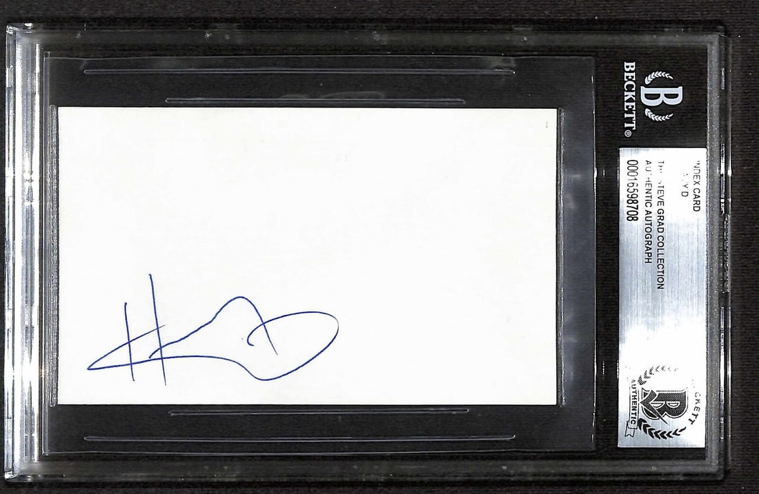 Heavy D Signed 3x5 Index Card Beckett Authenticated: Heavy D Signed 3x5 Index Card Beckett Authenticated This autographed 3x5 index card features the signature of the late rapper Heavy D, who passed away on November 8, 2011. The autograph is written in 
