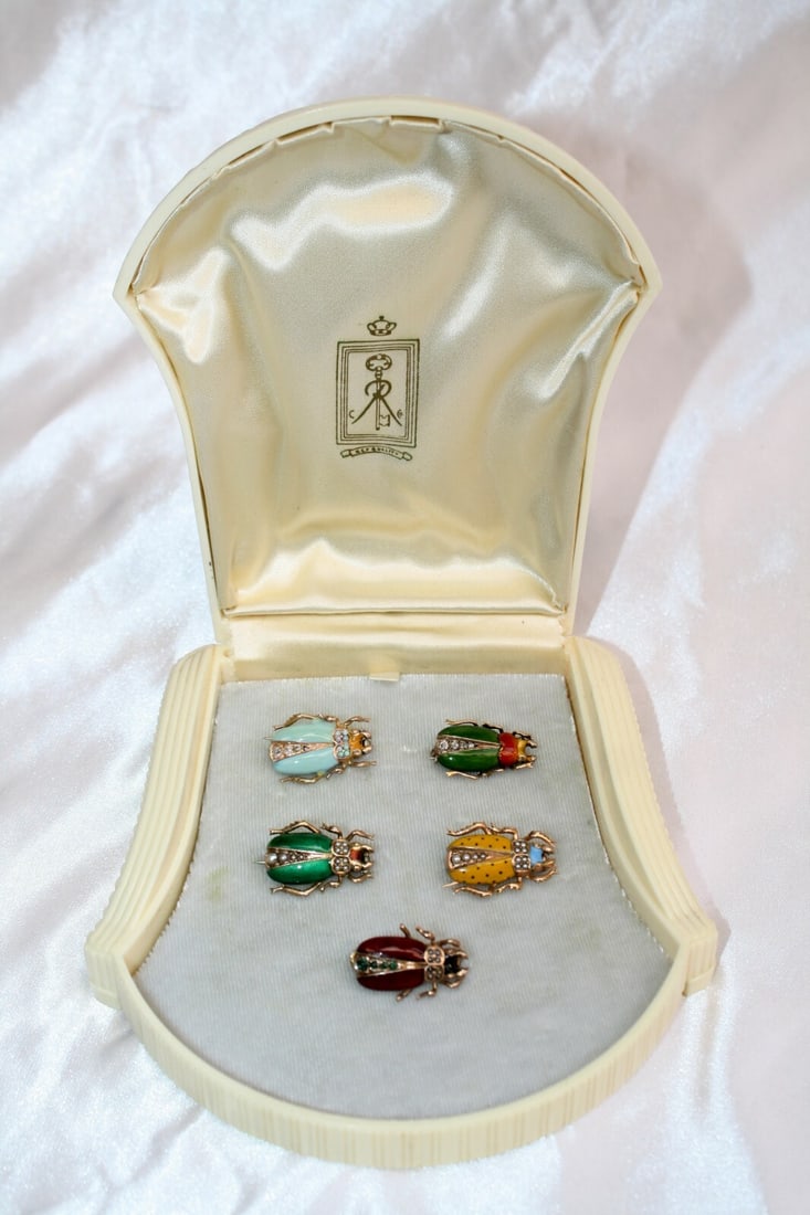 Victorian 14K Gold Enameled Diamond Pearl Emerald Scarabs Brooch Set of 5: Victorian 14K Gold Enameled Diamond Pearl Emerald Scarabs Brooch Set of 5 This exquisite Victorian brooch features a stunning design with five pieces crafted from 14K gold, adorned with enameled detai