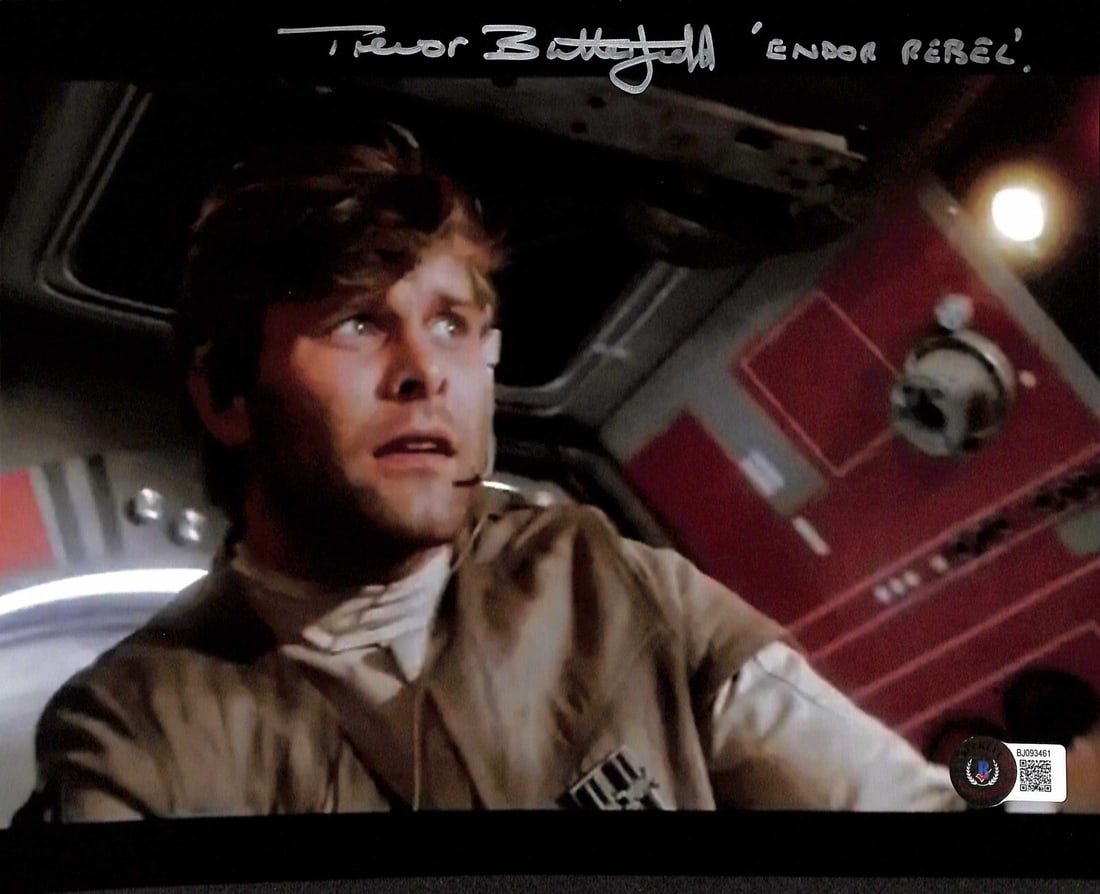 Trevor Butterfield Signed Endor Rebel 8x10 Photo Star Wars BECKETT: Trevor Butterfield Signed Endor Rebel 8x10 Photo Star Wars BECKETT This is an autographed 8x10 color photograph featuring Trevor Butterfield, who portrayed an Endor Rebel in Star Wars: Return of the J