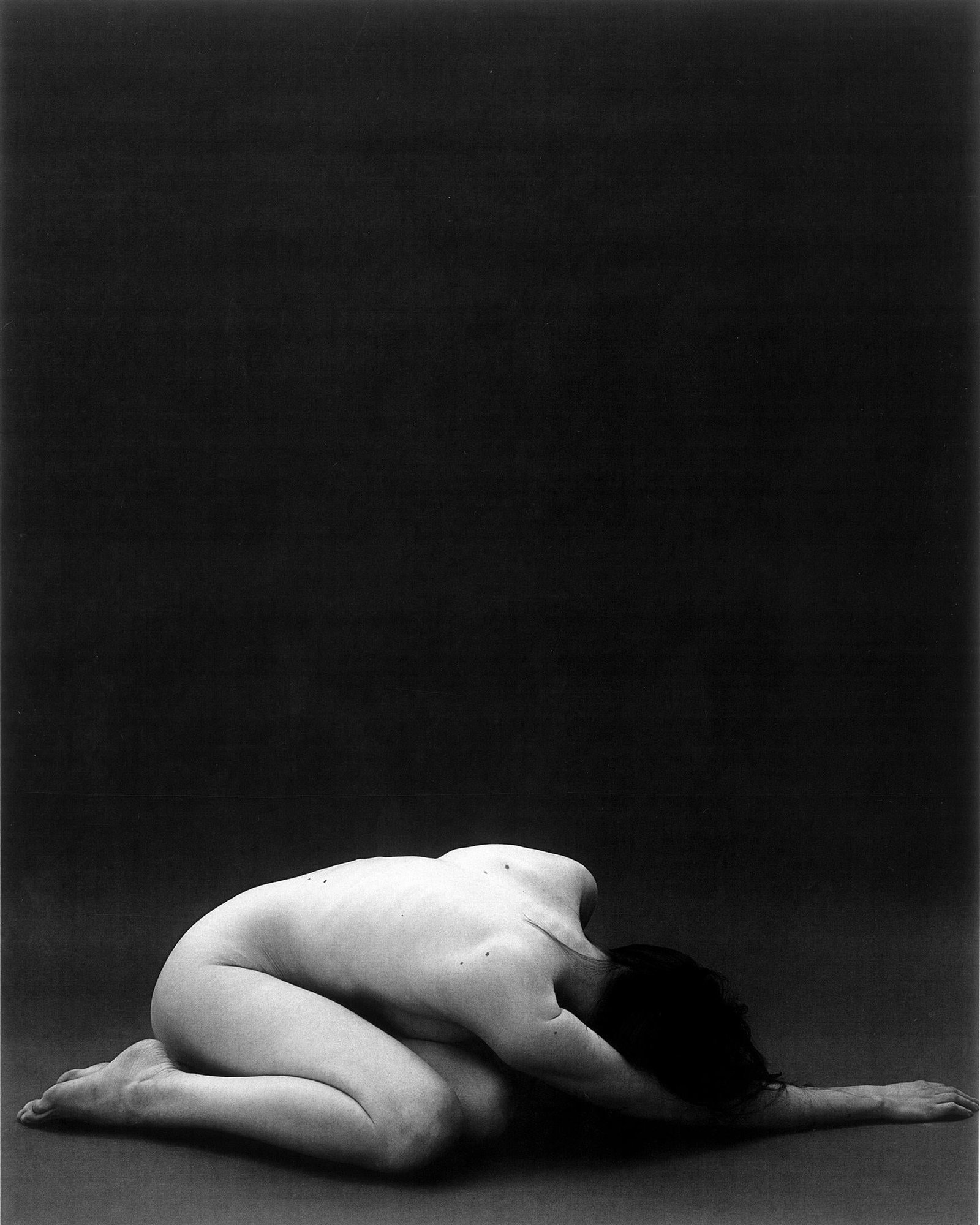 Kseniya Vashchenko Reset Nude Photography 49 x 39 Edition of 3: Kseniya Vashchenko Reset Nude Photography 49 x 39 Edition of 3 "Reset" is a stunning piece of nude photography by Kseniya Vashchenko, measuring 49" x 39". Created in 2022, this artwork is part of a li