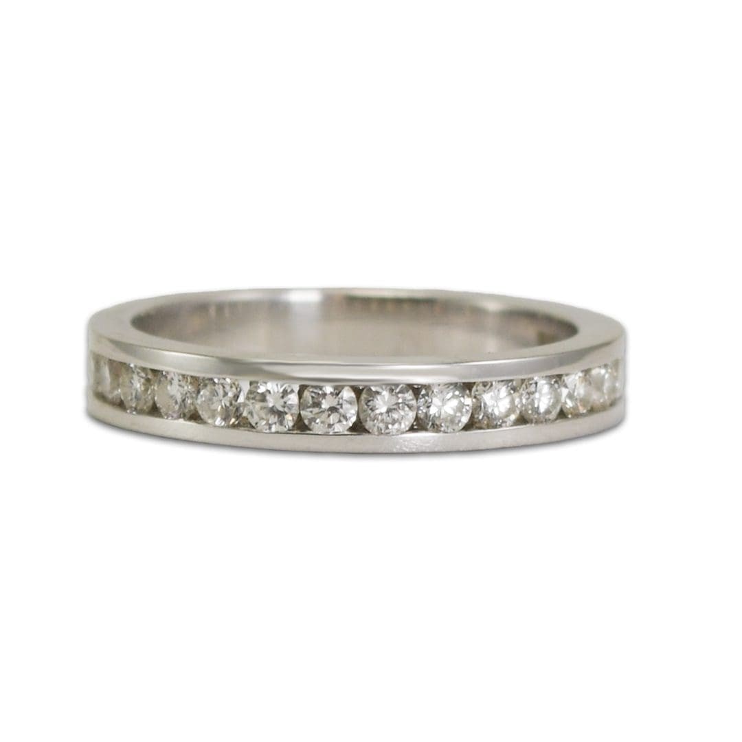 18K White Gold Diamond Ring 0.50ct Band Size 5: 18K White Gold Diamond Ring 0.50ct Band Size 5 This elegant ladies' diamond band is crafted in 18K white gold and features round brilliant cut natural diamonds with a total weight of 0.50 carats. The 