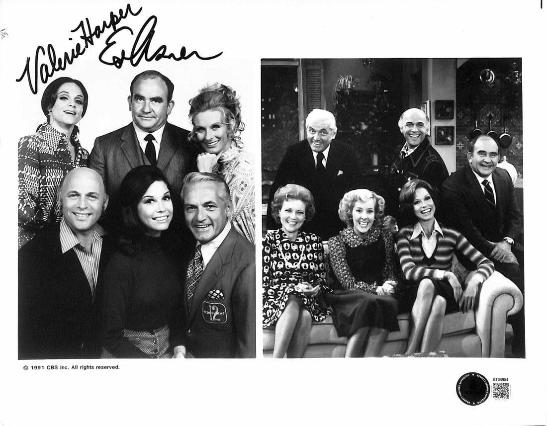 8x10 Mary Tyler Moore Show photo signed by Ed Asner and Valerie Harper Beckett (1 of 1)