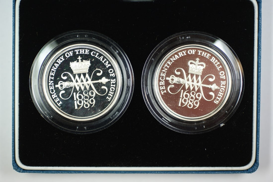 Proof Silver 2 Coin 1989 UK Pounds Commemorative Set Box COA: Proof Silver 2 Coin 1989 UK Pounds Commemorative Set Box COA This is a pre-owned 1989 United Kingdom 2 Pounds Commemorative 2 Coin Set. The set includes two proof coins, crafted in silver, and comes c
