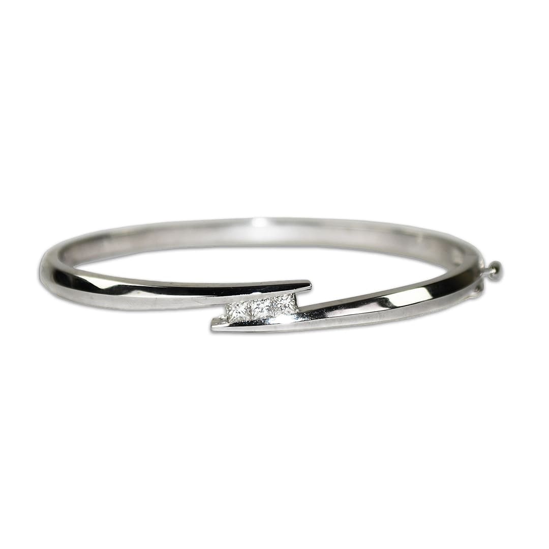 Three Stone Diamond Bangle Bracelet in 14K White Gold 0.50ct: Three Stone Diamond Bangle Bracelet in 14K White Gold 0.50ct Pre-owned 14k white gold bangle bracelet set with three natural princess cut diamonds in a three-stone design. This unbranded bracelet has 