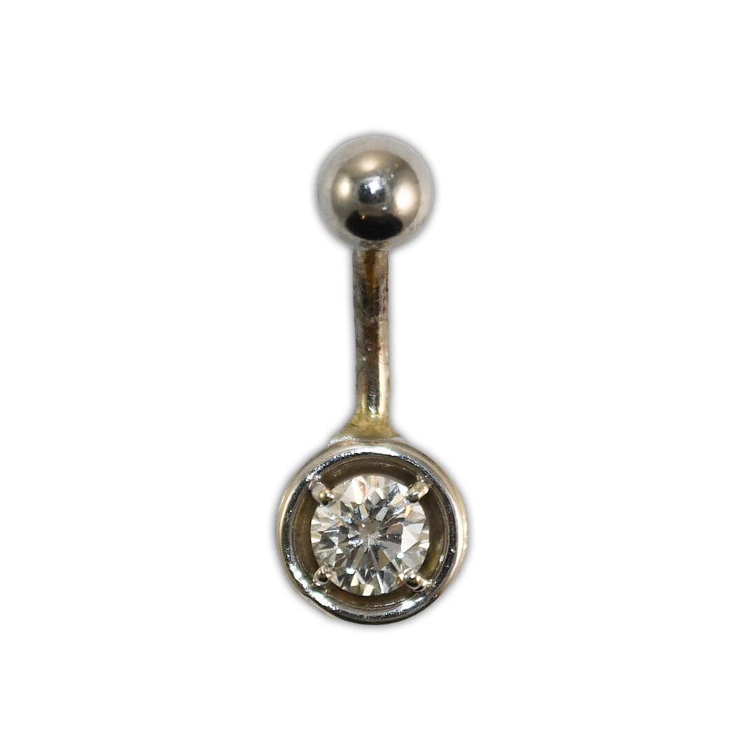 Diamond Belly Button Ring 14K White Gold 0.50ct: Diamond Belly Button Ring 14K White Gold 0.50ct Pre-owned diamond belly button ring crafted in 14k white gold. It features one round brilliant cut diamond with H color and VS clarity. The ring tests 1