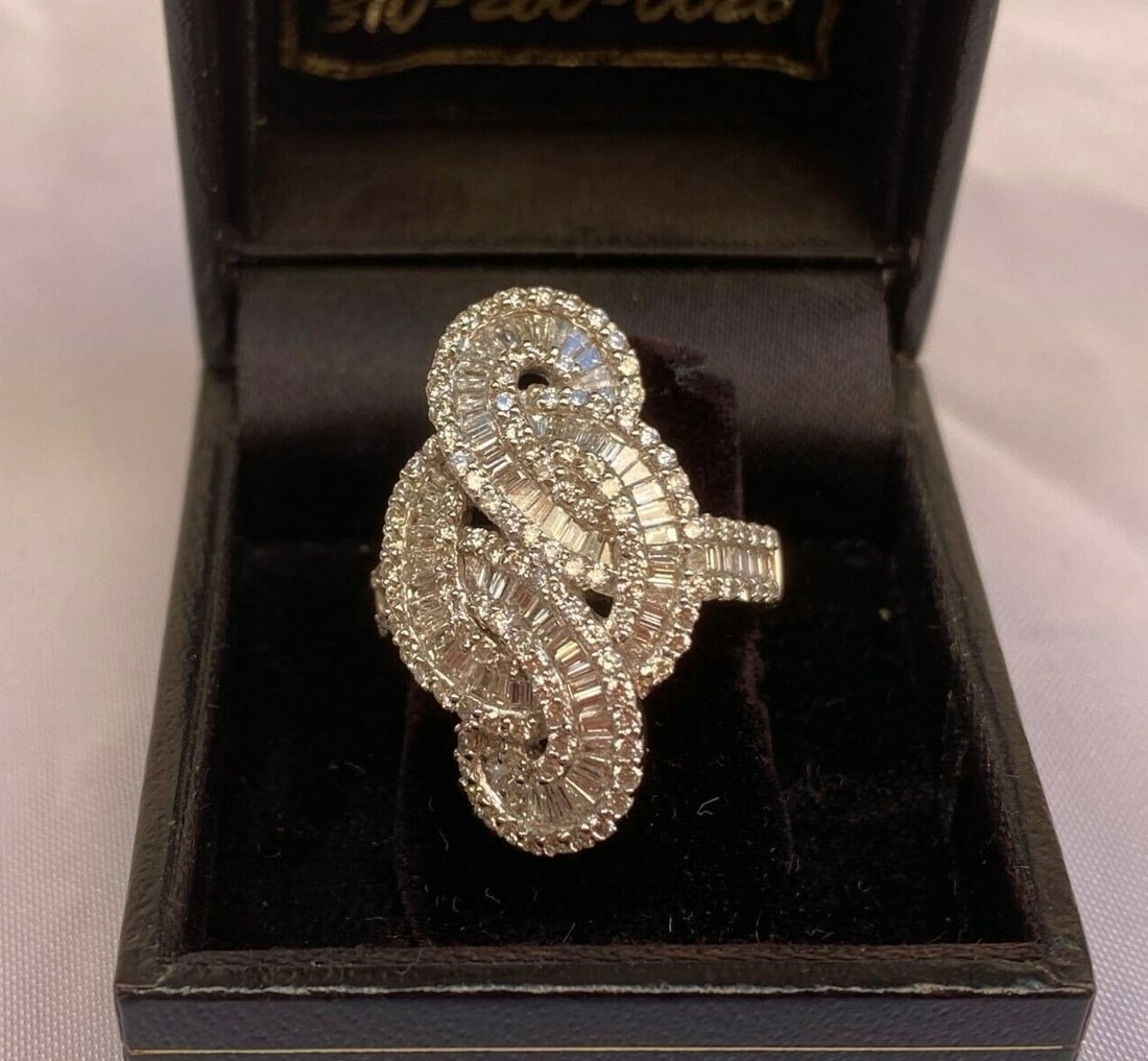 Exquisite French 18K White Gold Diamond Ring 3ct G SI Size 6.75: Exquisite French 18K White Gold Diamond Ring 3ct G SI Size 6.75 Presenting a stunning French 18K white gold diamond ring in size 6.75. This exquisite piece features approximately 3 ct of diamonds, sho