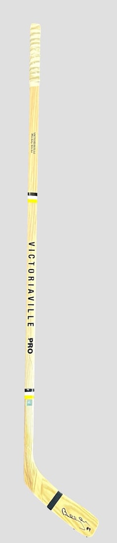 Bobby Orr autographed Victoriaville Pro game model 54 hockey stick GNR: Bobby Orr autographed Victoriaville Pro game model 54 hockey stick GNR This is a Bobby Orr signed Victoriaville Pro Game Model hockey stick, measuring 54 inches and featuring taped grip. The stick is 