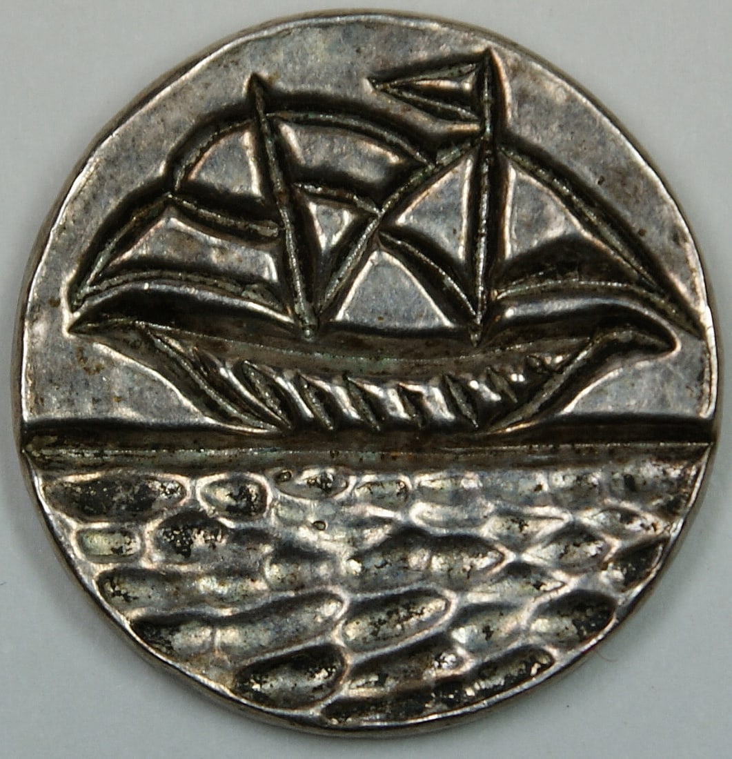 Hand Carved Silver Medal Featuring Sailing Ship Design 12.4g (1 of 2)