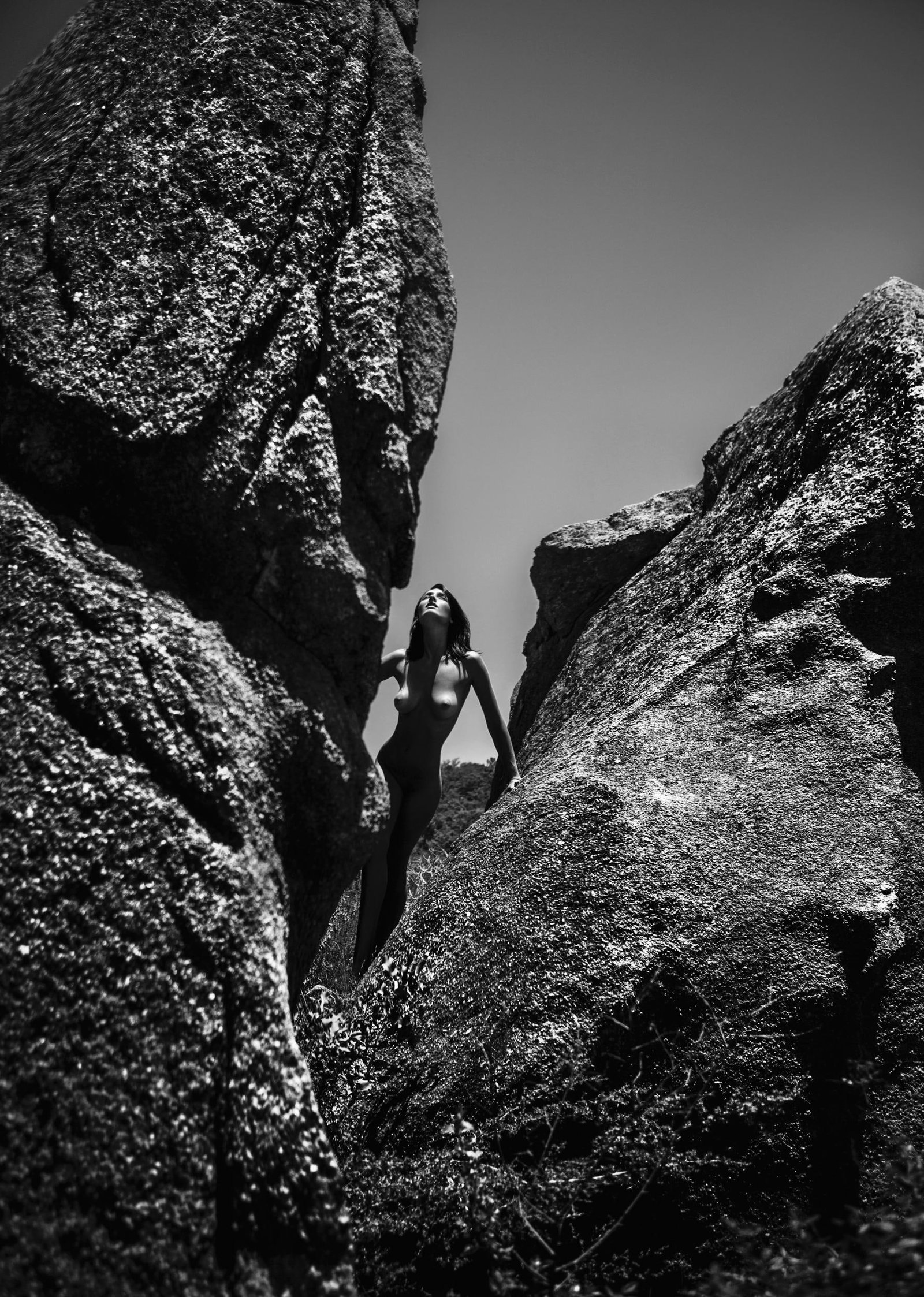 Aaron McPolin Signed Nude Archival Print Hallowed Ground 20 x 16 Edition of 15: Aaron McPolin Signed Nude Archival Print Hallowed Ground 20 x 16 Edition of 15 "Hallowed Ground" is a 2013 archival pigment print by Aaron McPolin, part of a limited edition of 15. This un-used, signe