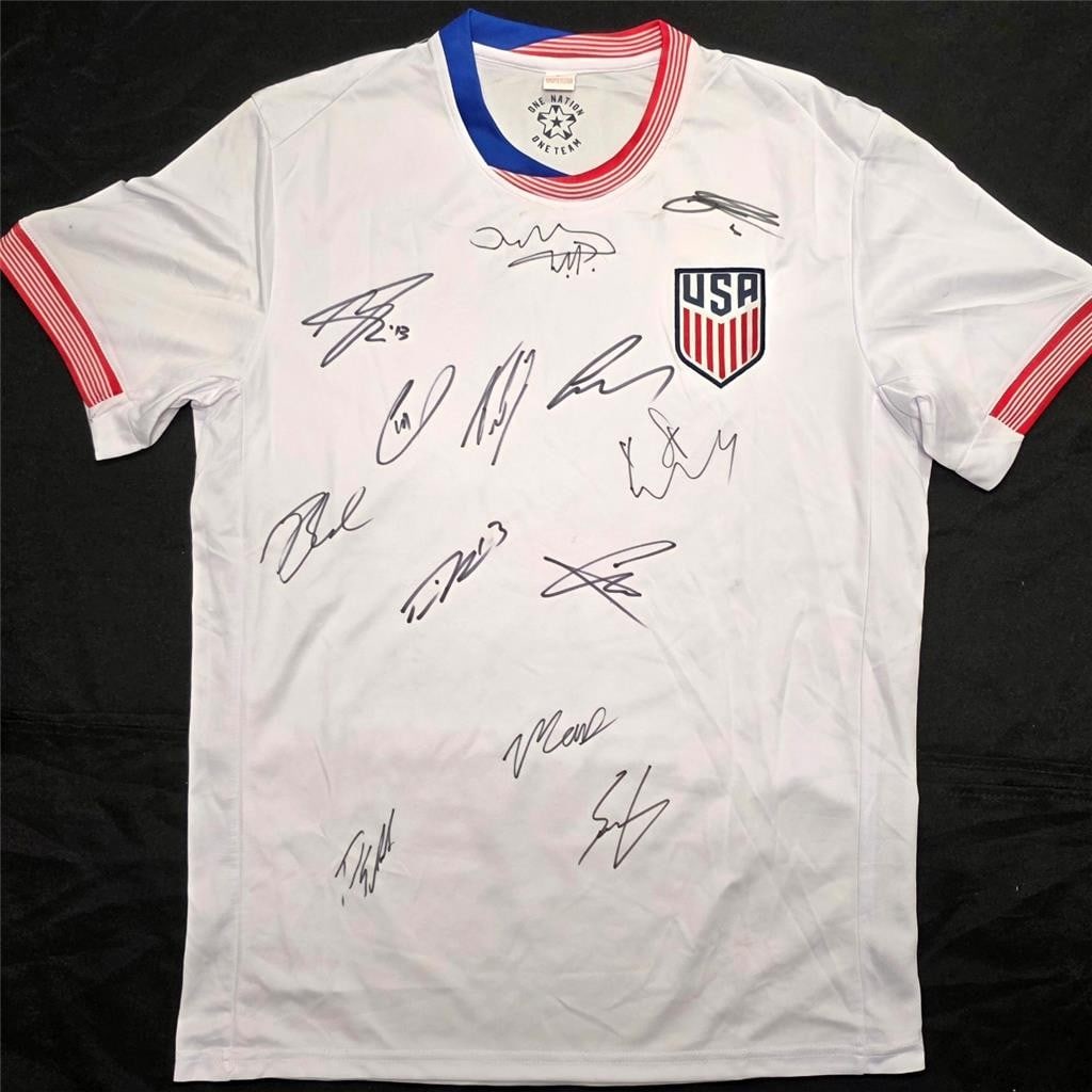 USA Soccer Jersey 13 Autographs JSA Pulisic Sargent Reyna McKennie: USA Soccer Jersey 13 Autographs JSA Pulisic Sargent Reyna McKennie This is a USA soccer jersey signed by 13 members of the 2025 US Men's National Team, including Christian Pulisic, Josh Sargent, Gio R