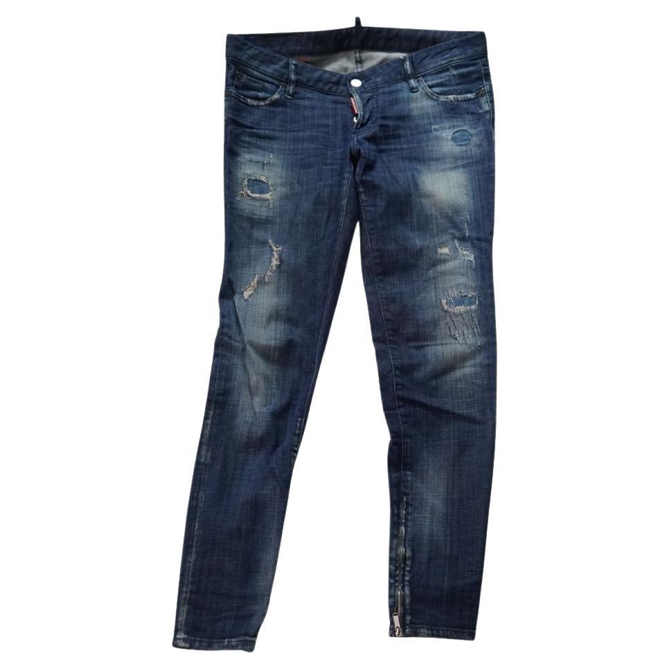 Dsquared2 Skinny Jeans Size 44 Distressed Ankle Zip: Dsquared2 Skinny Jeans Size 44 Distressed Ankle Zip Dsquared2 distressed skinny jeans in size 44 (EU), made in Italy. Features an ankle zip and a 3-button closure. The jeans are in good overall condit