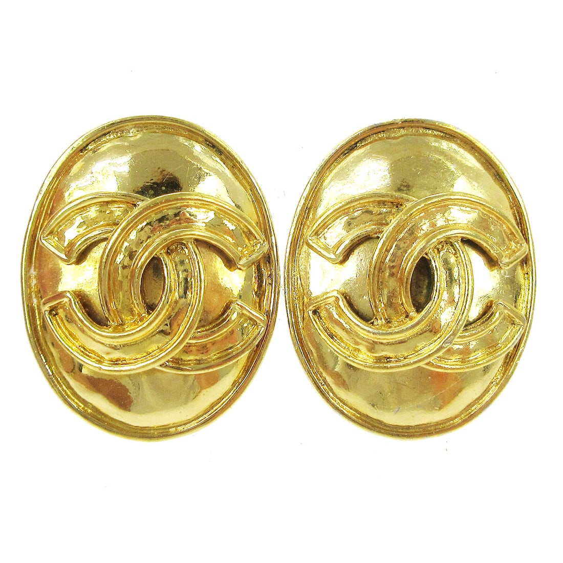 Chanel 94P Gold Tone CC Logo Clip On Earrings: Chanel 94P Gold Tone CC Logo Clip On Earrings Vintage Chanel clip-on earrings featuring the iconic CC logo in an oval design. Made in France, these gold-tone earrings are marked 94P and come with a bo