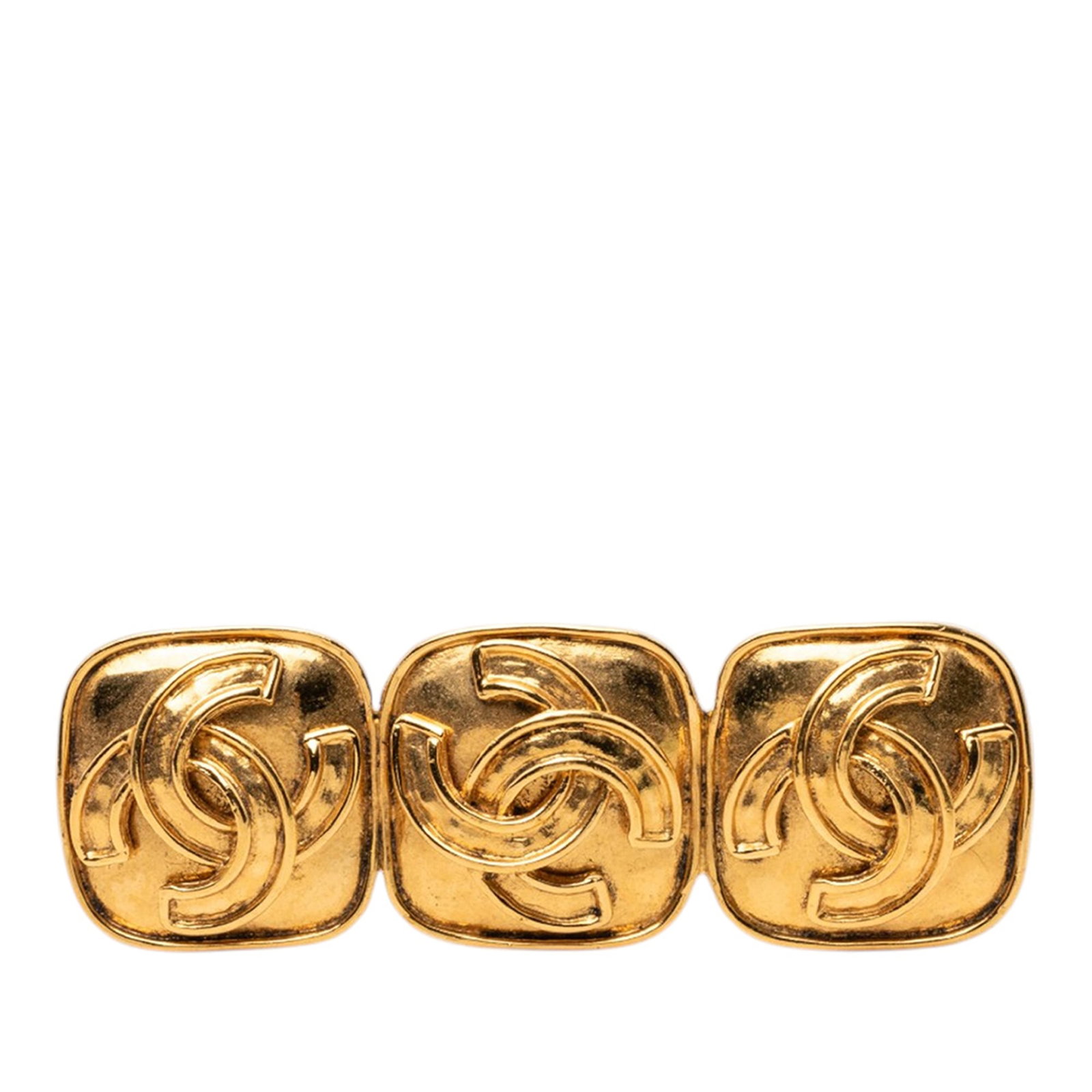 Chanel gold tone metal CC brooch: Chanel gold tone metal CC brooch This Chanel Gold Plated Triple CC Brooch features a gold-tone metal construction with a distinctive triple CC logo design and a back pin closure. The brooch is a costu