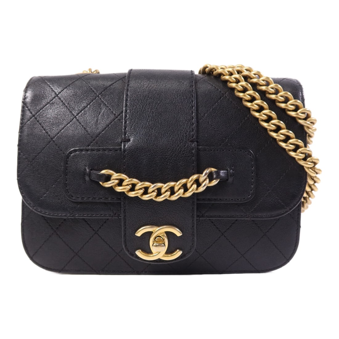 CHANEL CC Black Calfskin Chain Shoulder Bag with GHW: CHANEL CC Black Calfskin Chain Shoulder Bag with GHW A Chanel CC chain shoulder bag in black calfskin leather with gold-tone hardware. It features a turn-lock closure, an open outside pocket, an open 
