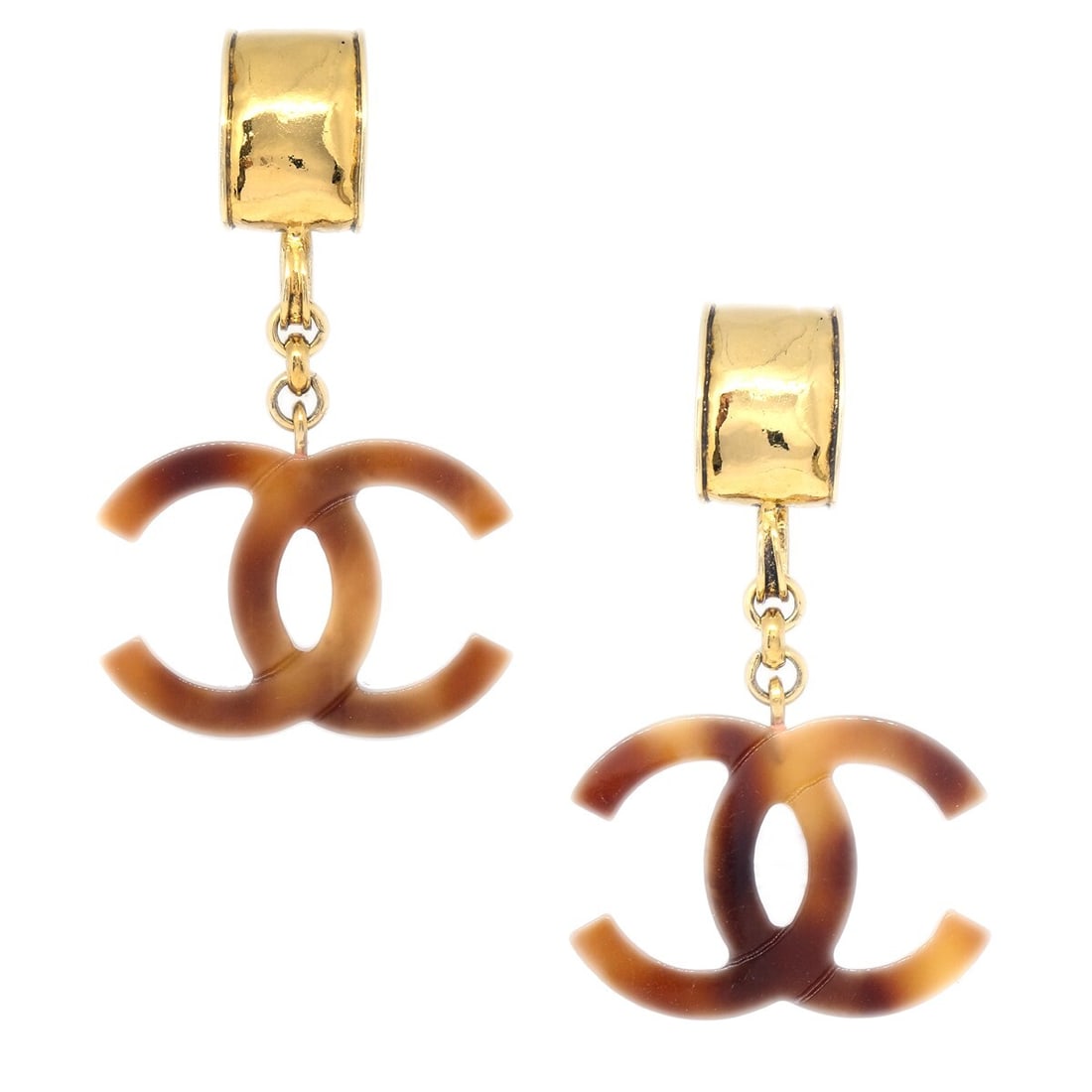 Chanel 94P CC Clip On Dangle Earrings Gold Brown: Chanel 94P CC Clip On Dangle Earrings Gold Brown Chanel CC dangle clip-on earrings in gold and brown. This pair features a gold-plated and acrylic construction with a dangling drop style and 94P detai