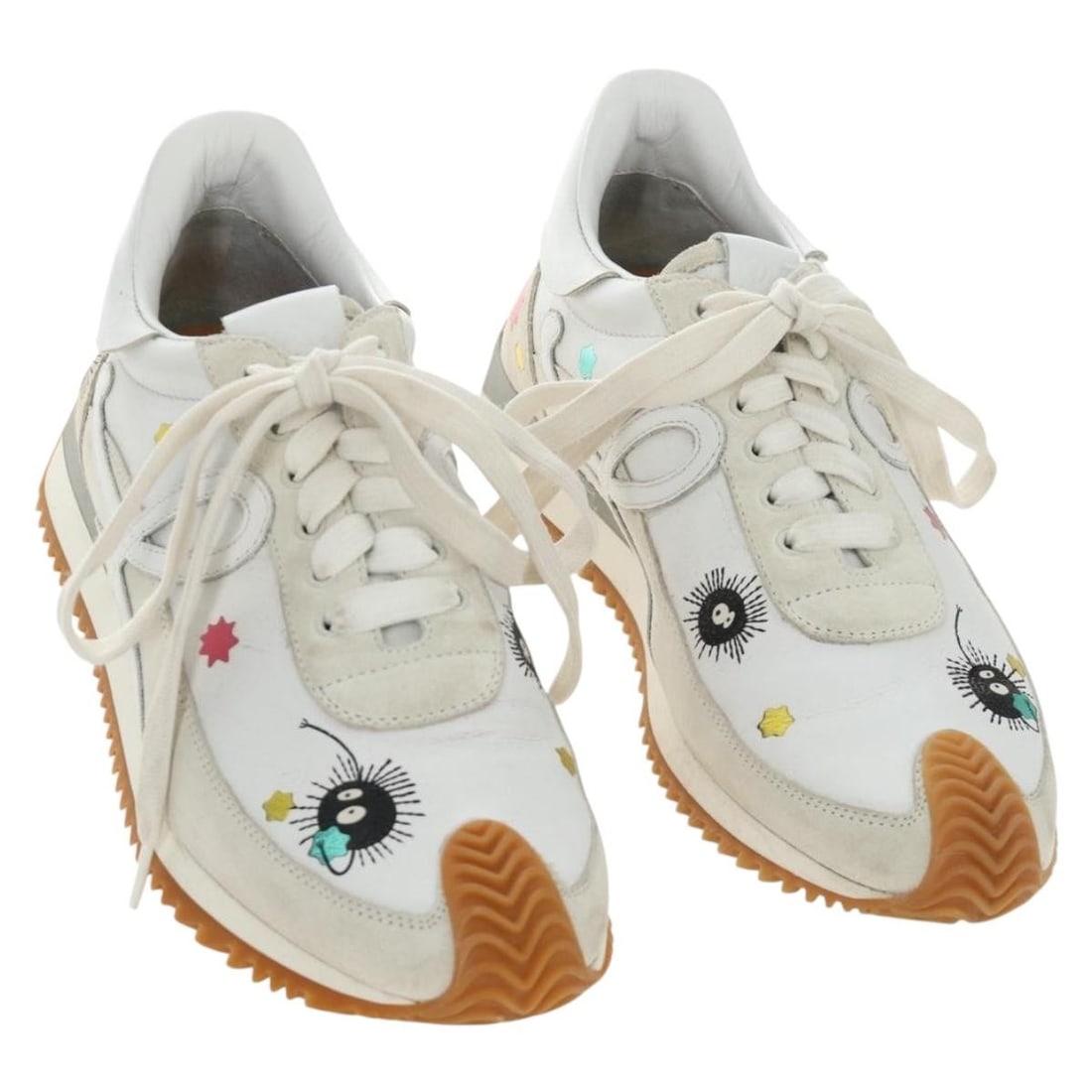 LOEWE Susuwatari Spirited Away White Leather Womens Sneakers: LOEWE Susuwatari Spirited Away White Leather Womens Sneakers LOEWE x Studio Ghibli Susuwatari Spirited Away sneakers in white leather. This women's pair is made in Italy and comes only with the item s