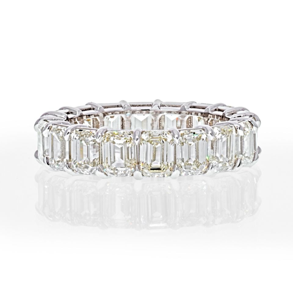 Handmade Platinum Eternity Ring with 9.75 Ct Emerald Cut Diamonds: Handmade Platinum Eternity Ring with 9.75 Ct Emerald Cut Diamonds Handmade diamond eternity band set with emerald-cut diamonds in a continuous design. This pre-owned ring is crafted in platinum and pr