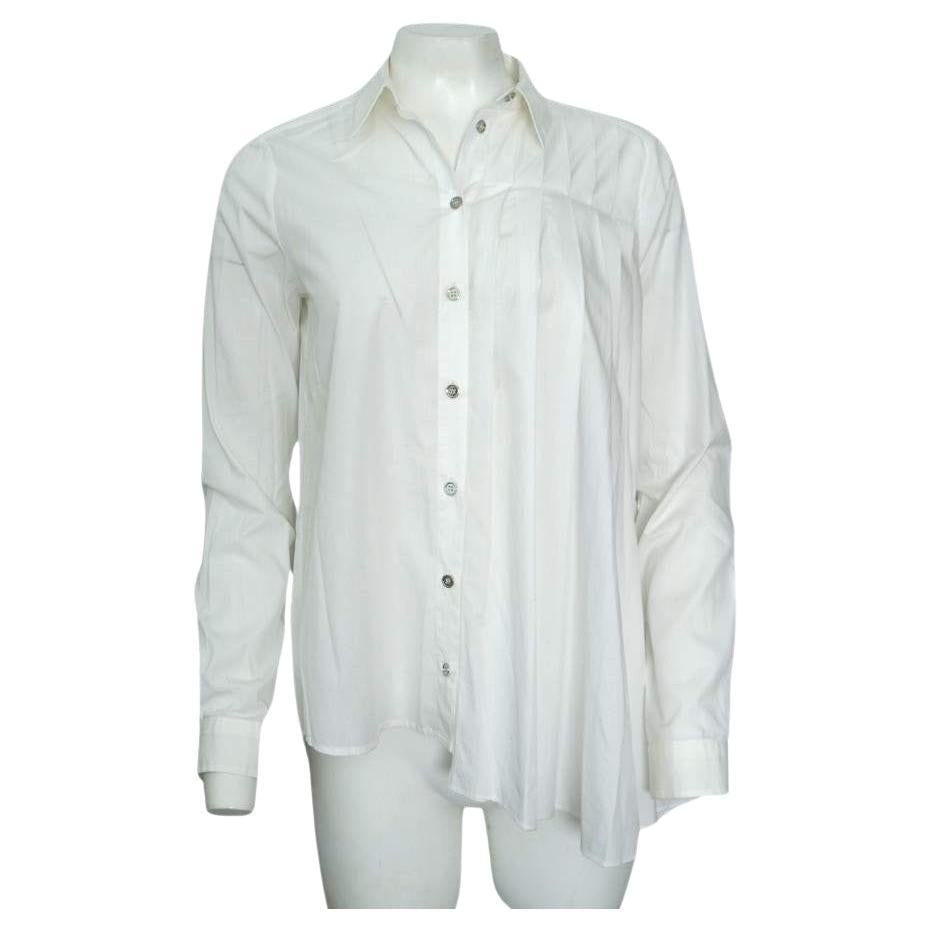 Maison Martin Margiela white pleated asymmetrical cotton shirt size 42: Maison Martin Margiela white pleated asymmetrical cotton shirt size 42 Maison Margiela asymmetrical pleated white long sleeve button-up shirt in size 42 (EU). Made in Italy from 100% cotton, it featur