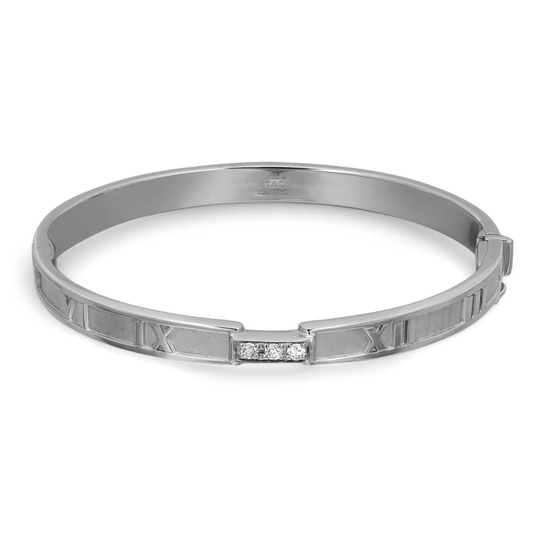 Tiffany & Co. Atlas Bangle Bracelet 18K White Gold 0.15ct Diamonds: Tiffany & Co. Atlas Bangle Bracelet 18K White Gold 0.15ct Diamonds This exquisite Tiffany & Co. Atlas Diamond Bangle Bracelet is crafted from luxurious 18K white gold and features a stunning design wi