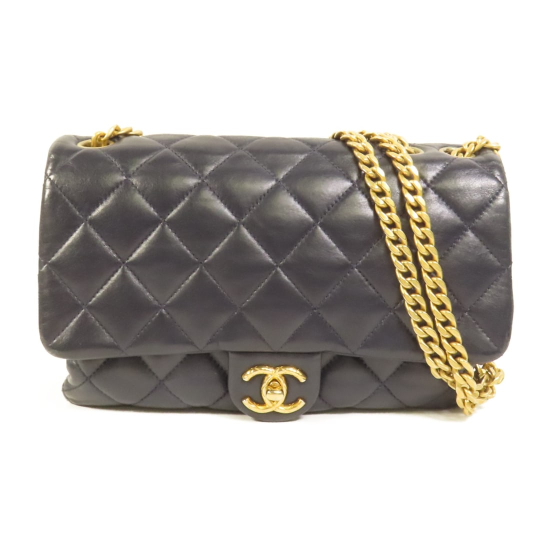 CHANEL AS3609 CC Chain Shoulder Bag Navy Lambskin Leather GHW: CHANEL AS3609 CC Chain Shoulder Bag Navy Lambskin Leather GHW CHANEL CC chain shoulder bag in navy lambskin leather with gold-tone hardware. It features a turn lock closure, an adjustable shoulder str