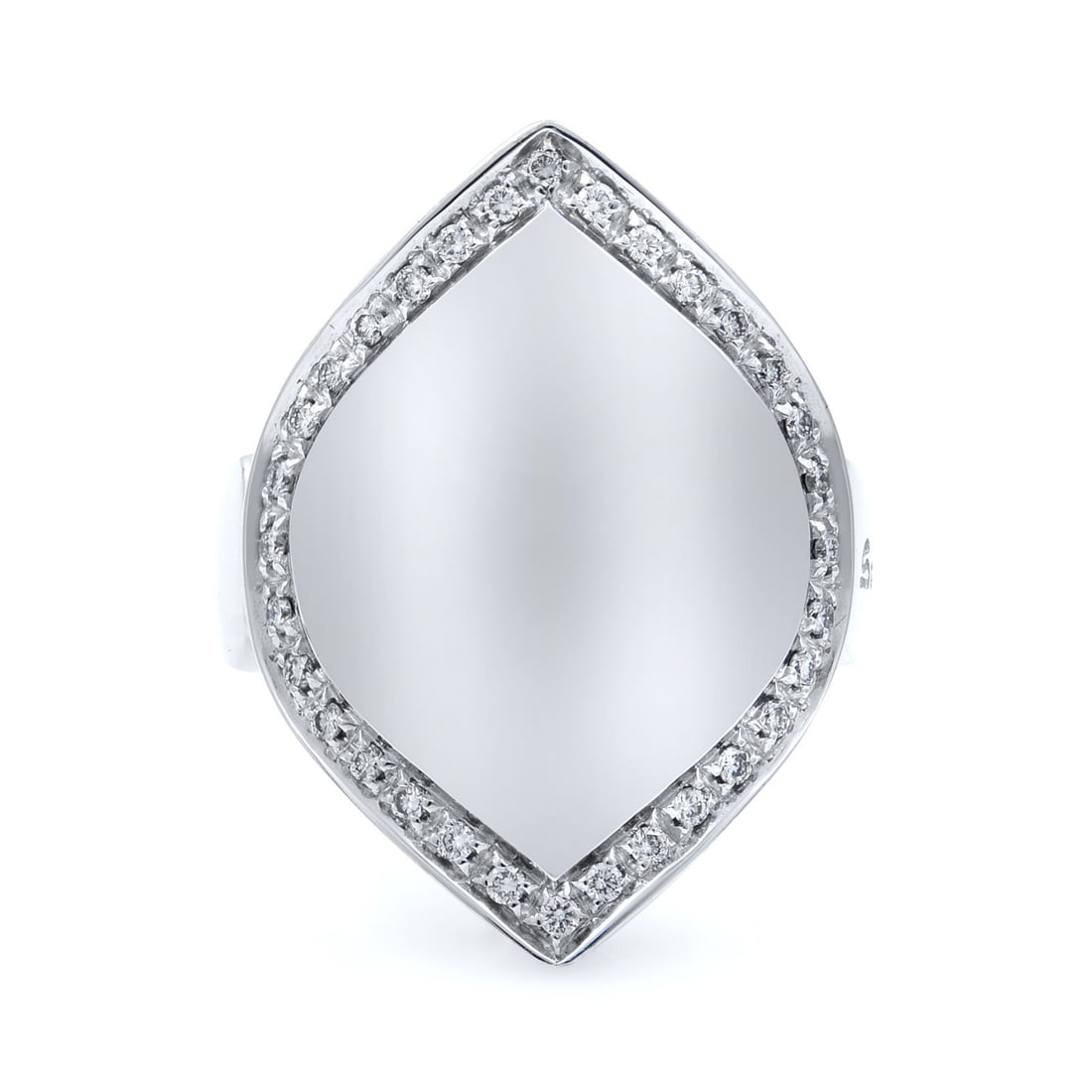 Salvini 18k White Gold Diamond Cocktail Ring 0.60 Cttw Size 8: Salvini 18k White Gold Diamond Cocktail Ring 0.60 Cttw Size 8 This exquisite Salvini Diamond Cocktail Ladies Ring is crafted in luxurious 18k white gold and features a stunning design adorned with 32 